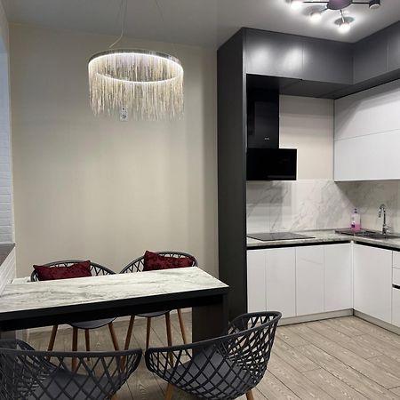 Lux Apartment & Центр,Жк Театральний Rivne Zewnętrze zdjęcie