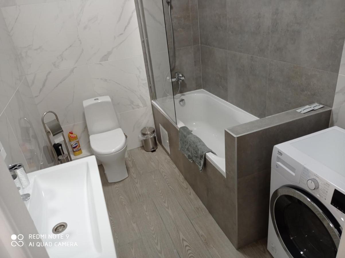 Lux Apartment & Центр,Жк Театральний Rivne Zewnętrze zdjęcie