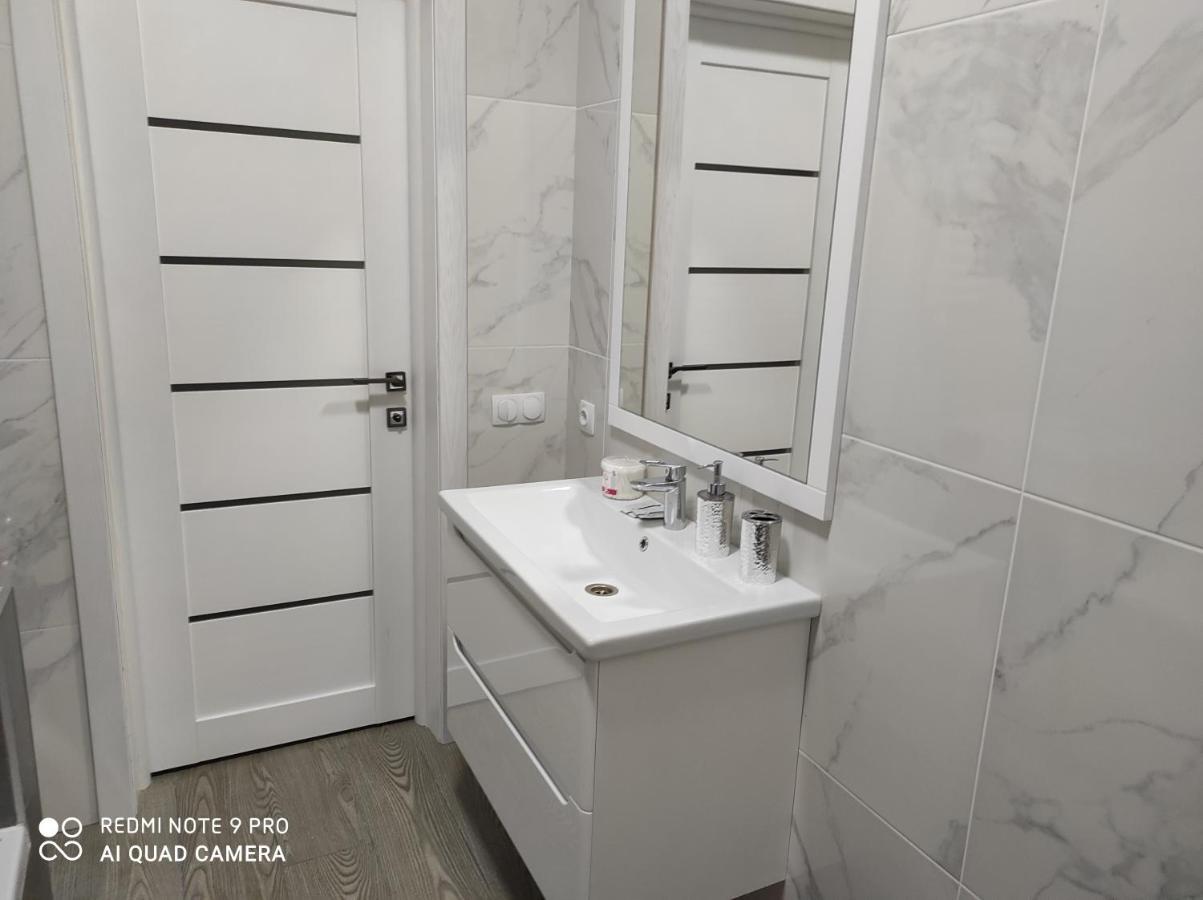Lux Apartment & Центр,Жк Театральний Rivne Zewnętrze zdjęcie
